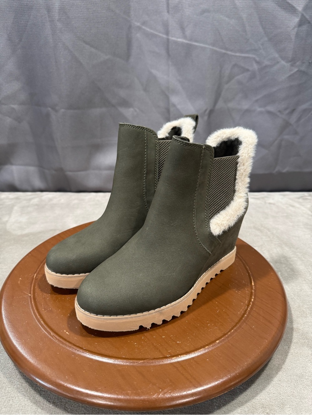 Toms Olive Green Wedge Chelsea Boots